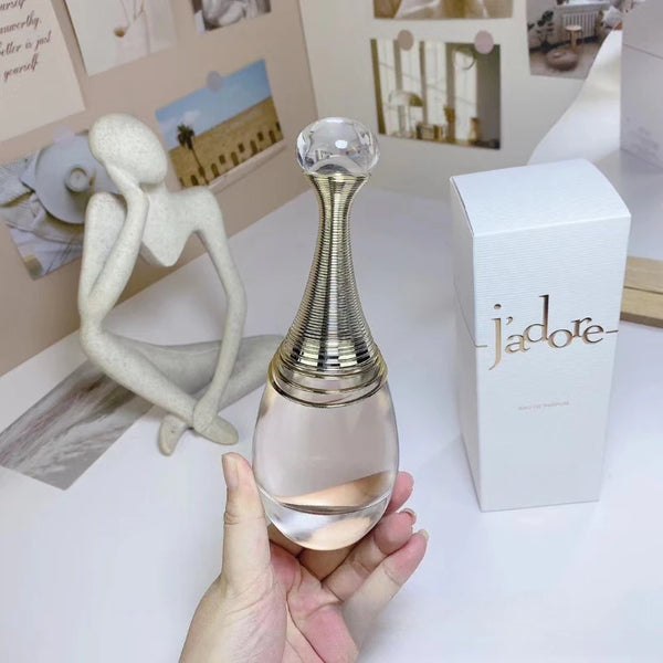 J'adore Perfume est un parfum floral fruité de haute qualité, frais et longue tenue.